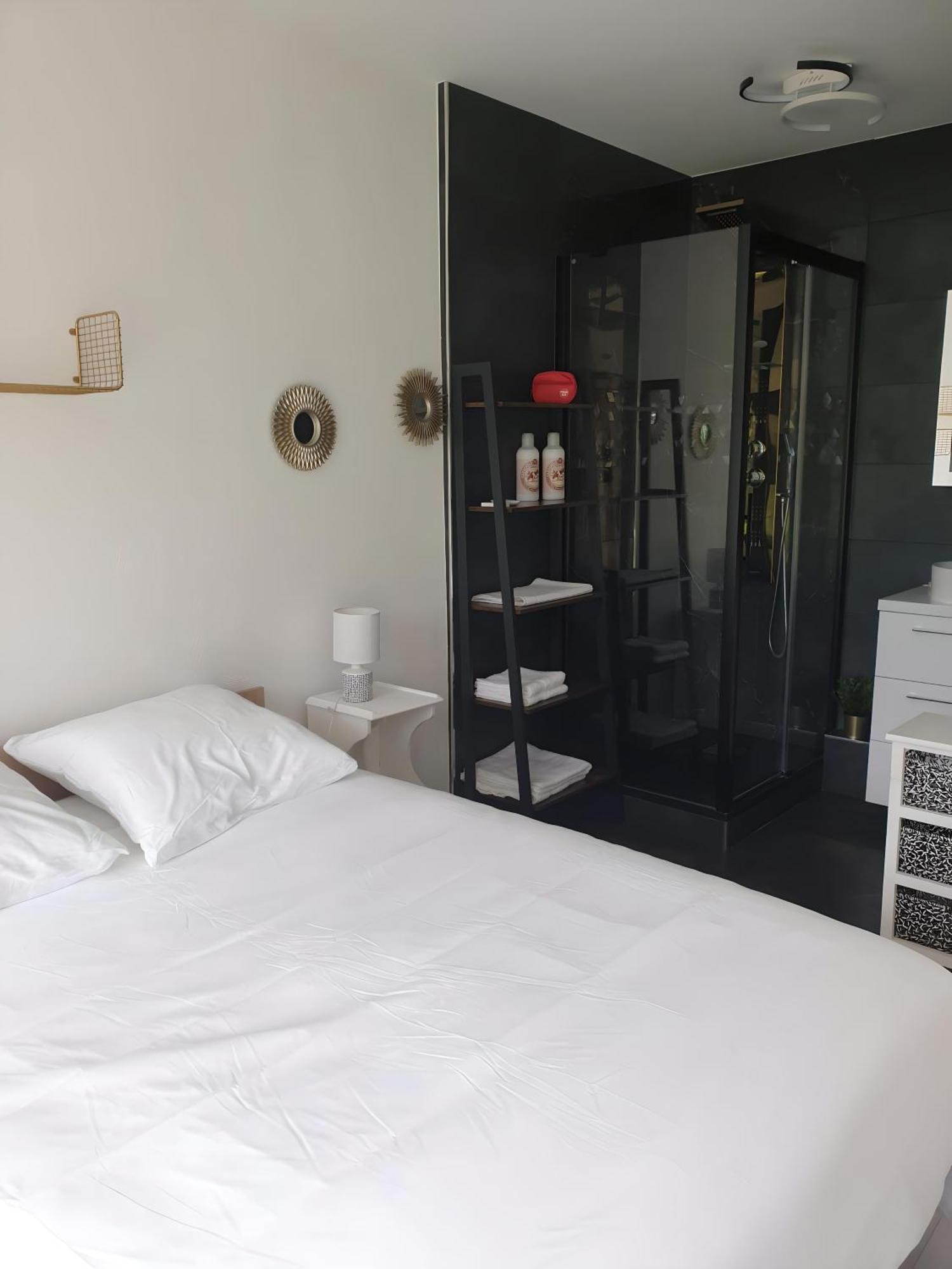 Appartement Avec Jardin Prive - 2 A 4 Voyageur Chaville Kültér fotó
